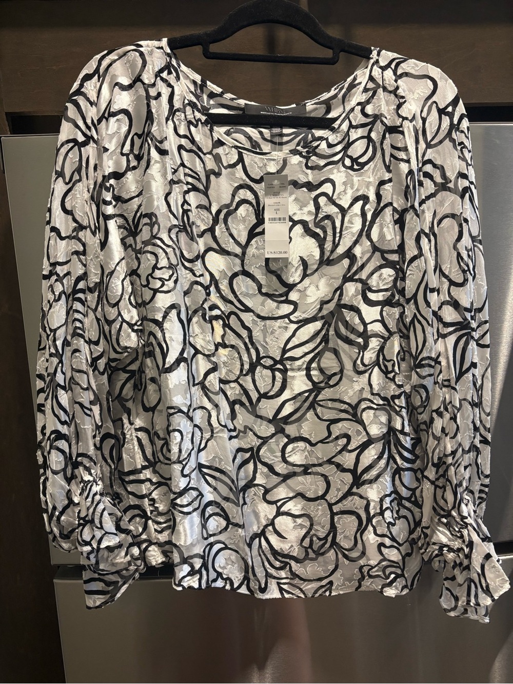 White House Black Market NWT Black & White Floral Long-Sleeve Blouse stunning!